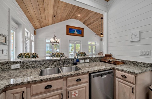 Sunnyside House | Endless Summer: Stylish 3BR Cottage in Carillon Beach Steps from Pool & Park