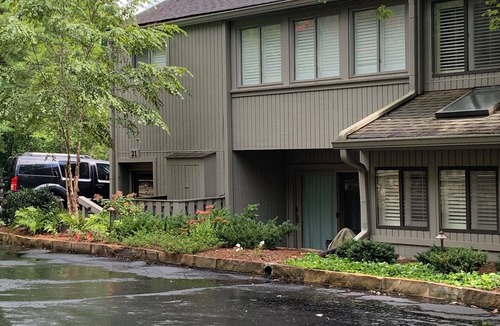 Lake Toxaway Condo | Enjoy a Lake Toxaway Escape at 3 bedroom lakefront condo.