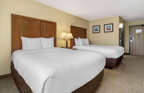Bothell House | Enjoy spacious accommodations conveniently located in Seattle North