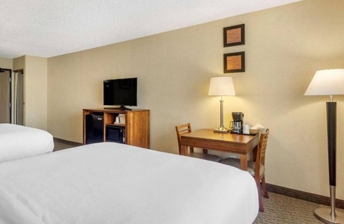 Bothell House | Enjoy spacious accommodations conveniently located in Seattle North