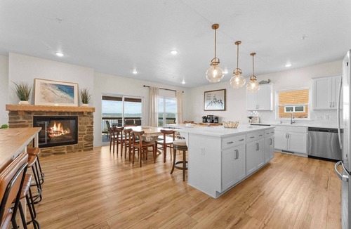 Kimberling City House | Entertainment Lodge! Private Hot Tub!