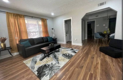Pittsburgh Apartment | Entire Renovated 1Bed Apt Beltline Downtown Airport