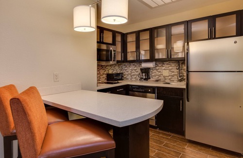 Eagan Park Apartment | Equipped Suite Near ATL | Free Breakfast + 24h Business Center!