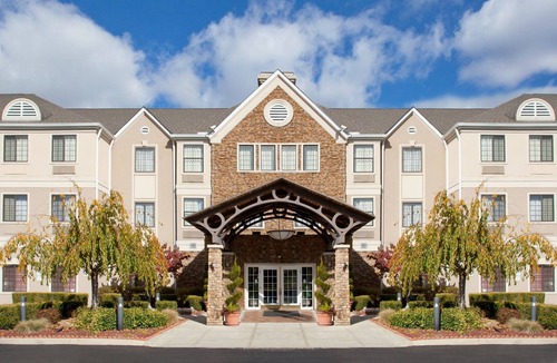 Eagan Park Apartment | Equipped Suite Near ATL | Free Breakfast + 24h Business Center!