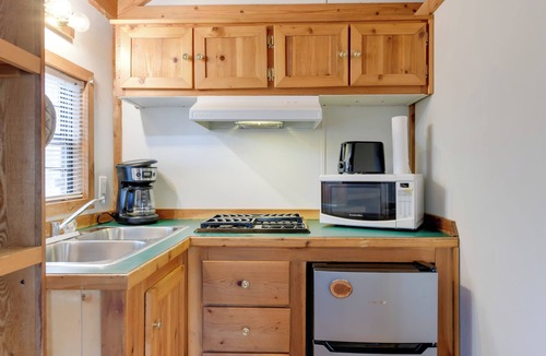 Waynesville Apartment | Escape to Blue Ridge Mtns! Studio w/Resort Perks