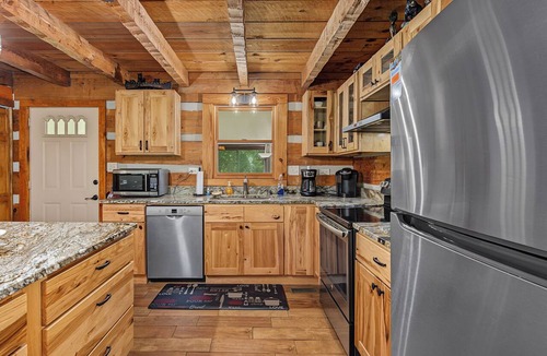 Sevierville Cabin | Escape to Friendly Bear Cabin 2, a spacious 3290-square-foot retreat in Seviervi