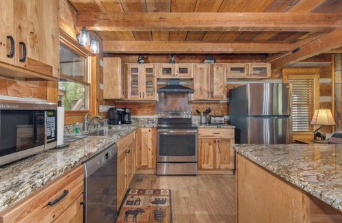 Sevierville Cabin | Escape to Friendly Bear Cabin 2, a spacious 3290-square-foot retreat in Seviervi