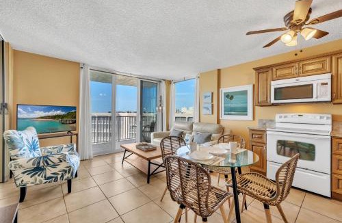South Island Apartment | Estero Beach & Tennis 907A
