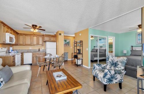 South Island Apartment | Estero Beach & Tennis 907A