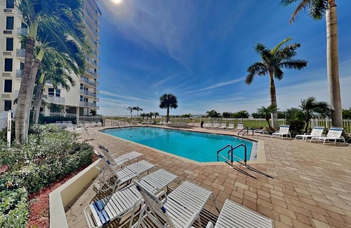 South Island Apartment | Estero Beach & Tennis 805A