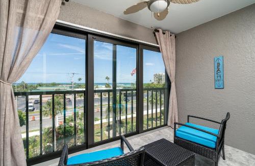 South Island Apartment | Estero Cove 132 - Beautifully Updated! condo