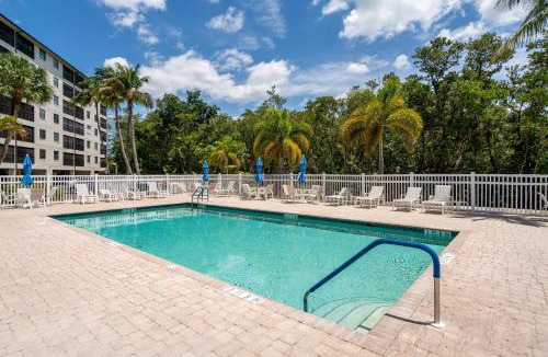South Island Apartment | Estero Cove 132 - Beautifully Updated! condo