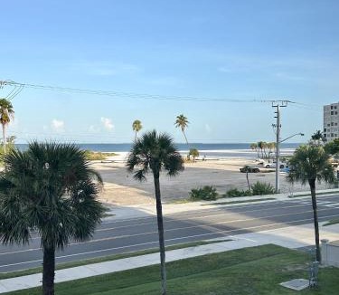 South Island Apartment | Estero Cove 523 - Beautifully Updated! condo