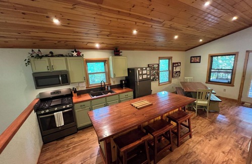 Alto Pass Cabin | Exceptional Cabin on Shawnee Wine Trail near Alto Pass and Bald Knob Cross