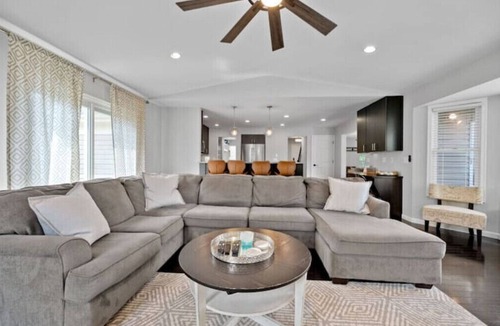 Mount Washington House | Executive 4bd Home with Pool/Tennis/Playground!n
