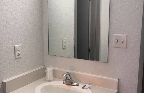 Pine Bluff Hotel | Executive Inn Pine Bluff