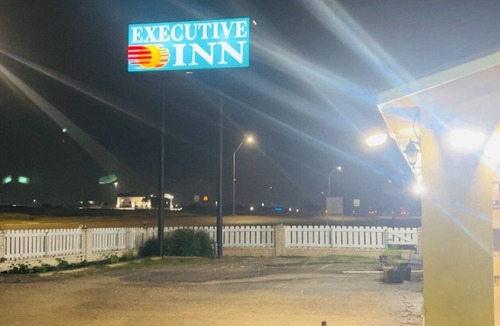 Robstown Hotel | Executive Inn