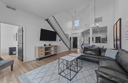 Red Hill House | "Expansive 3-bedroom Golf Villa for 12 at renowned Legends Golf Course."