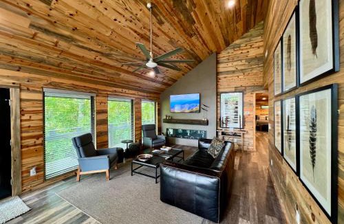 Gatlinburg House | Experience luxury at Smoky Mountain Hideaway, just 5 miles from downtown Gatlinburg