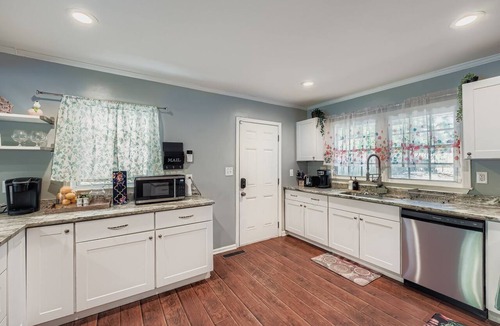 Candler-McAfee House | Experience Modern Comfort at The Pink Magnolia House