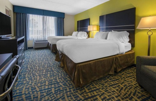 Savannah House | Explore Orlando Vineland Premium Outlets! 4 Comfortable Units, Free Parking
