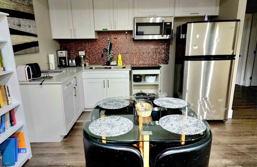 Leduc Bed & Breakfast | Exquisite 2BR suite in a Cul-de-Sac @ Leduc just 7mins to YEG
