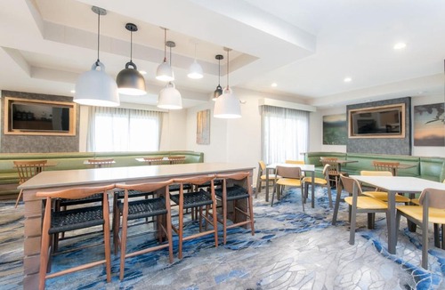 Brunswick Hotel | Fairfield Inn Suites Brunswick