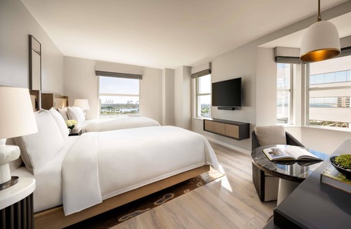 Waterfront Hotel | Fairmont Breakers Long Beach