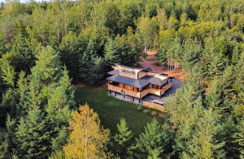 Belfast Cabin | Fall Cabin