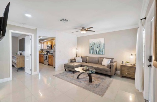 Lake Ridge House | Family Compound🏠Tiki Hut/Close to Beach👙King Beds🛏️