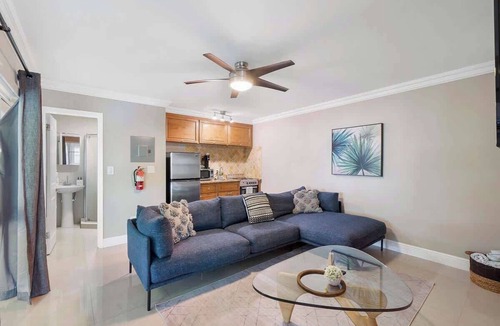 Lake Ridge House | Family Compound🏠Tiki Hut/Close to Beach👙King Beds🛏️