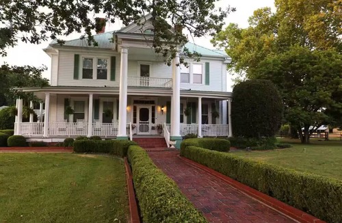 Aiken House | Family-Friendly 6BR/6BA Main House at Annie’s Inn