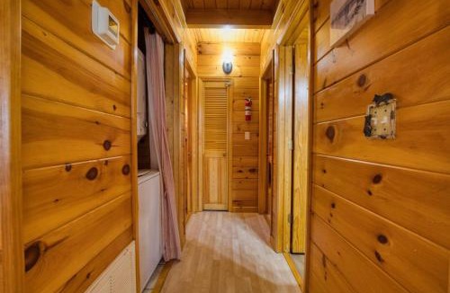 Rocky Grove House | Family-Friendly Cabin with Hot Tub and Game Room