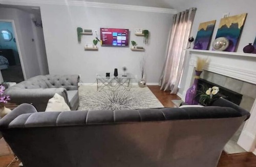 Fleming House | Family Home in quiet & safe area