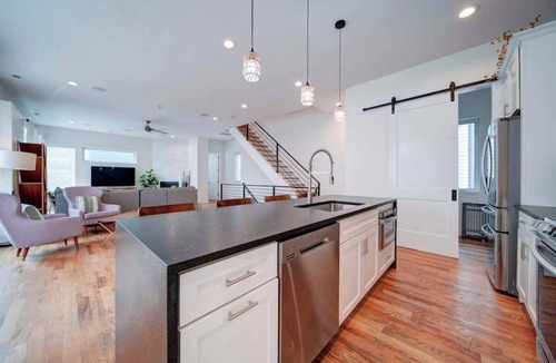 Third Ward House | Family Retreat: Hot Tub, Free Parking & View