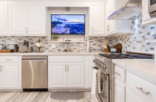 Long Beach House | Family Retreat - Near Beach - Patio - BBQ- Pets OK
