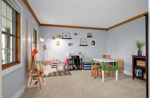 Rosemount House | Family Stay Near Zoo - Climbing Room - Private Deck