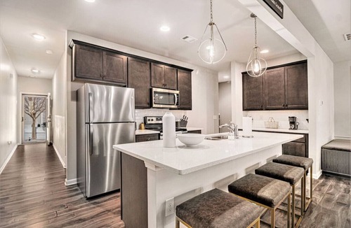 Church Street House | FamilyVacationDestination-2 Car Garage-Sleeps 7 !