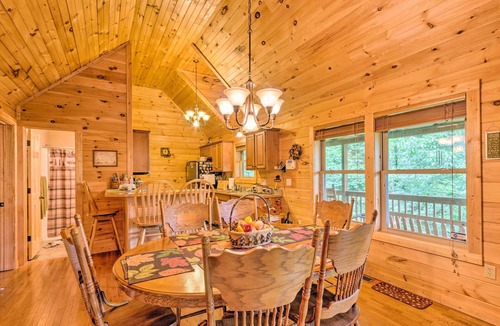 Settlers Ridge Cabin | Fantastic 3-bedroom cabin with AC in welcoming Waynesville