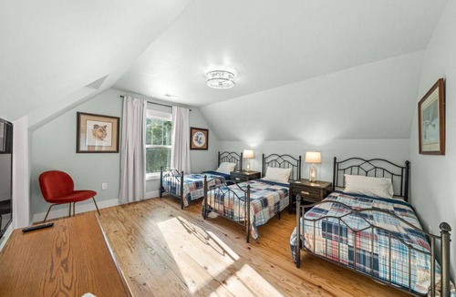 Seymour House | Farmhouse Escape on 13 acres Near Smokies, Pigeon Forge, Gatlinburg.