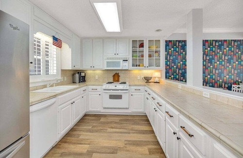 Saint Simons Island House | Feel the Coastal Breeze from your Porch!