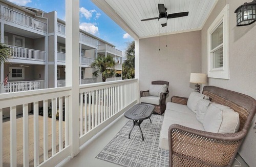 Saint Simons Island House | Feel the Coastal Breeze from your Porch!