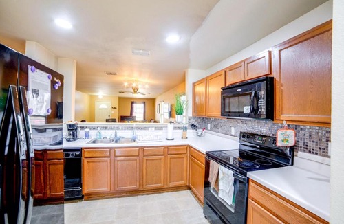 Fort Worth House | Fenced Yard, Workspace, Garage: Ft Worth Home Base