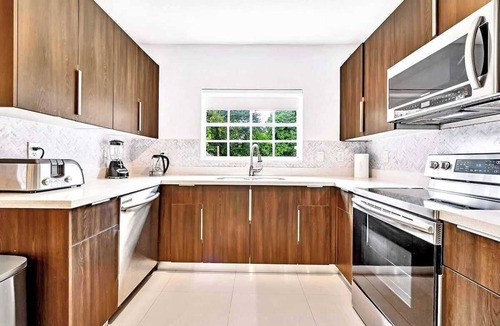 North Miami House | Major international sporting event Home | Hot Tub & Beach Volleyball