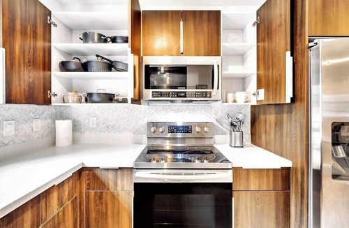North Miami House | Major international sporting event Home | Hot Tub & Beach Volleyball