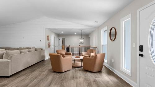 Mooresville House | Fireside Fun by AvantStay