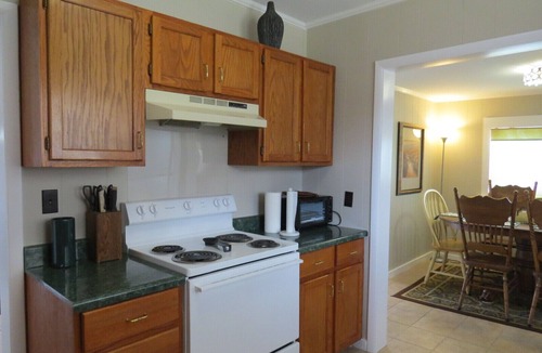 Guntersville Cabin | Fish & Play Lake Guntersville. 2BR/1BA Cabin Covered Boat Parking with Power