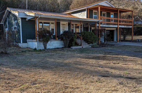 Grant House | Fishing, Skiing, Swimming On A Quiet Secluded Valley Lake