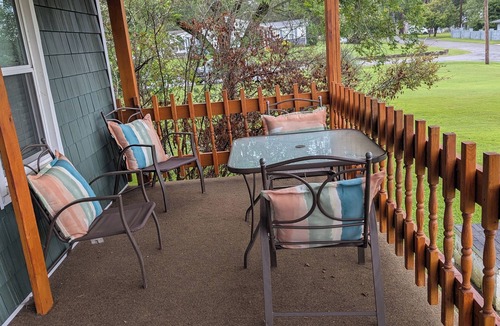 Grant House | Fishing, Skiing, Swimming On A Quiet Secluded Valley Lake