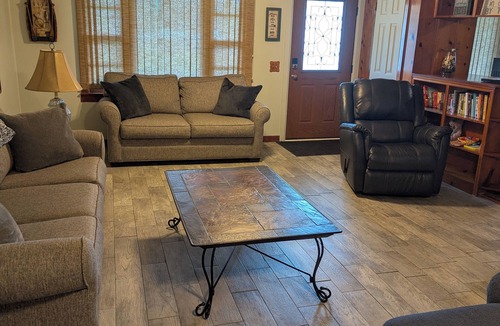 Grant House | Fishing, Skiing, Swimming On A Quiet Secluded Valley Lake